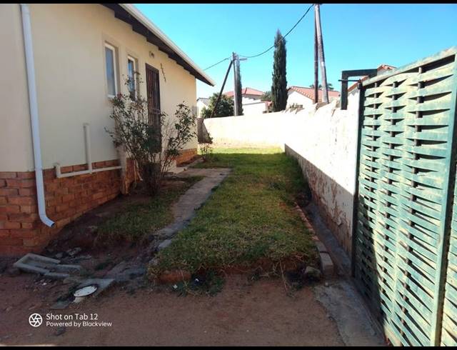 3 BEDROOM HOUSE FOR SALE IN COSMO CITY